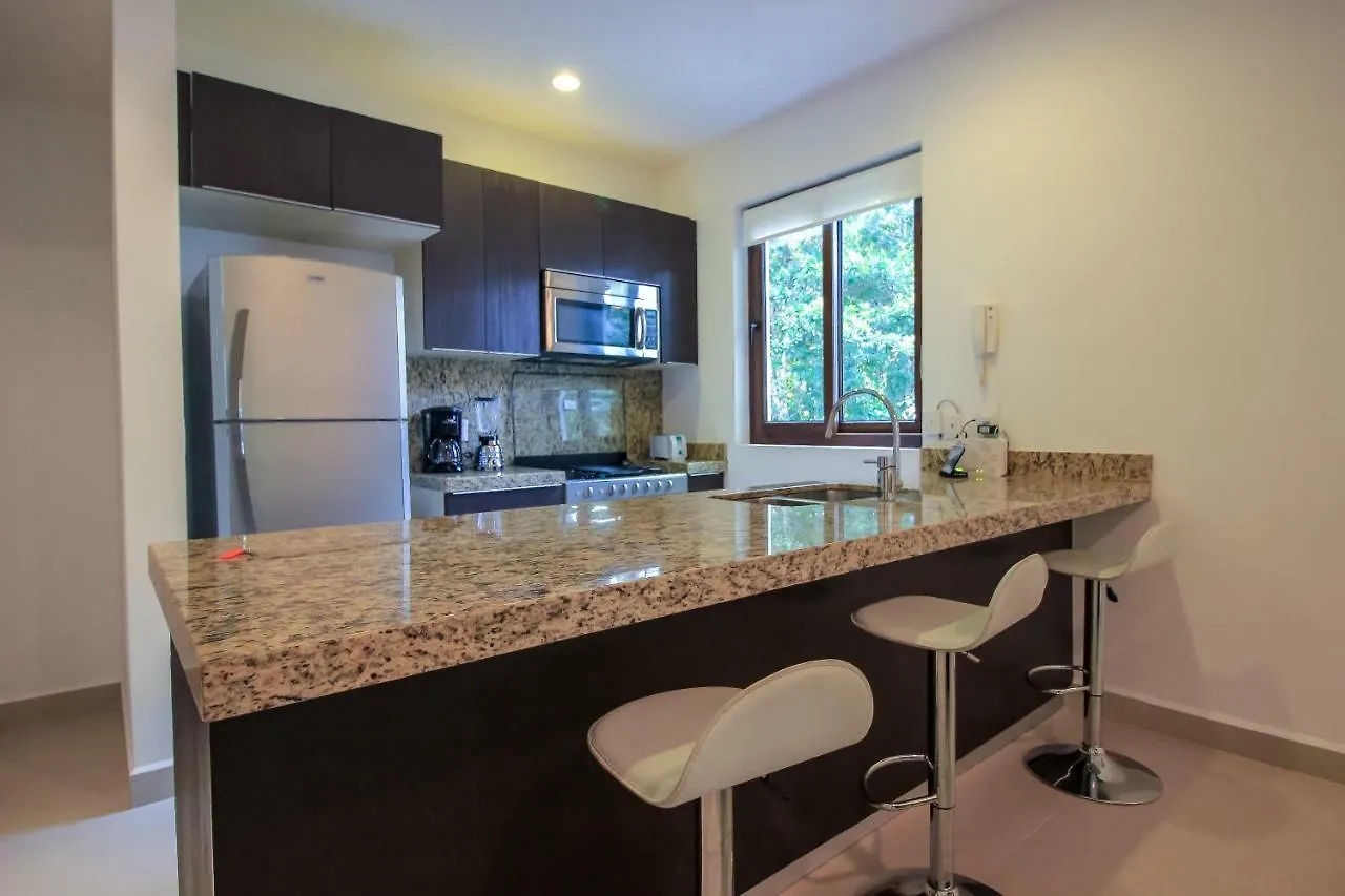 Fantastic Condo With Balcony, High Speed Internet, Pool Facilities In Akumal Apartment