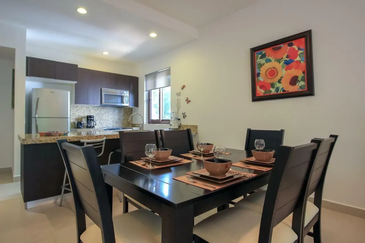 Fantastic Condo With Balcony, High Speed Internet, Pool Facilities In Akumal